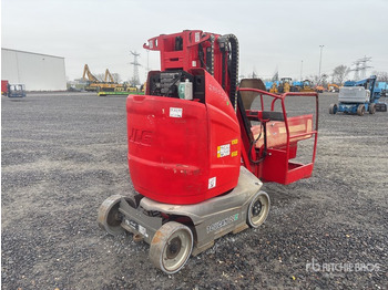 Vertical mast lift JLG