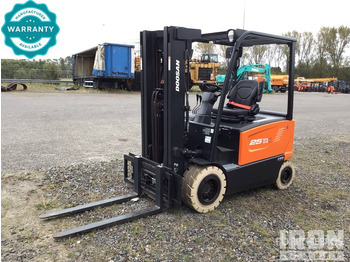 Electric forklift DOOSAN