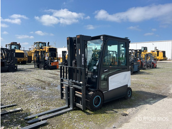 Electric forklift DOOSAN