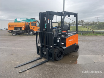 Electric forklift DOOSAN