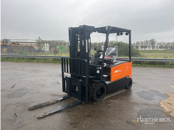 Electric forklift DOOSAN