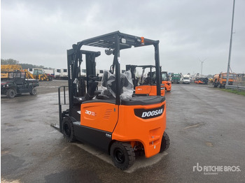 Electric forklift DOOSAN