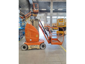 Vertical mast lift JLG