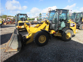 Wheel loader CATERPILLAR 906M