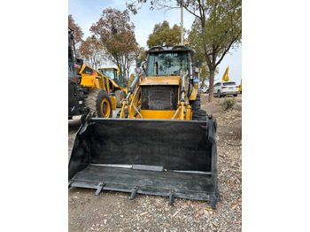Backhoe loader CAT 420F: picture 3