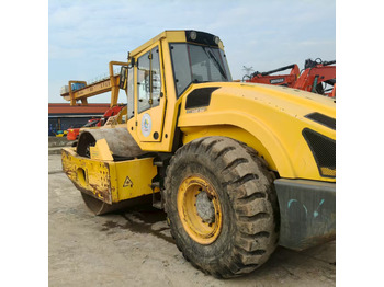 Road roller BOMAG BW226DH: picture 2