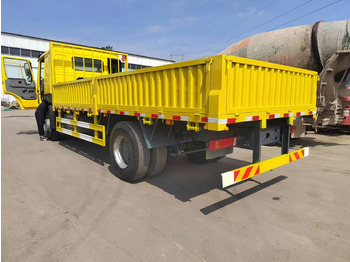 Tipper SINOTRUK HOWO 4x2 cargo truck: picture 4