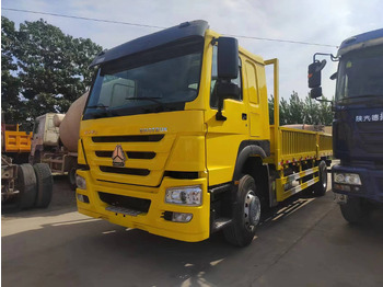 Tipper SINOTRUK HOWO 4x2 cargo truck: picture 3