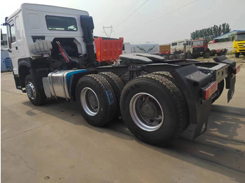 Tractor unit SINOTRUK