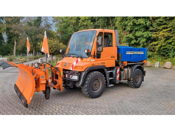Snow removal vehicle UNIMOG