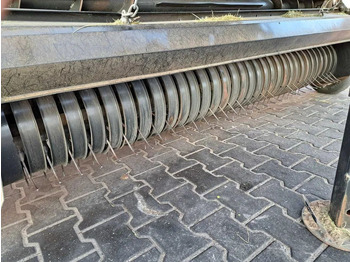 Round baler New Holland ROLL-BELT 150 cropcutter: picture 5 Round baler New Holland ROLL-BELT 150 cropcutter: picture 5