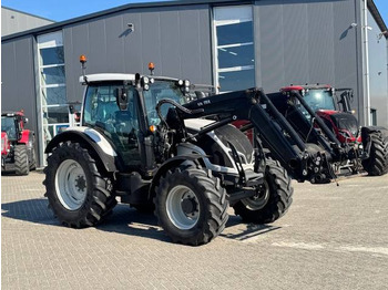 Farm tractor Valtra N104 Hitech5 met voorlader 4700 uur!: picture 4