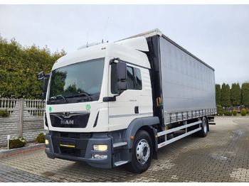 Curtainsider truck MAN