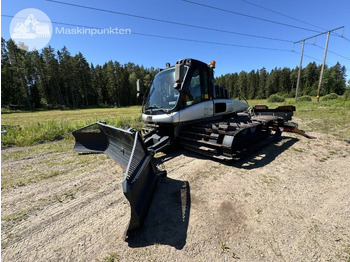 Snow removal vehicle