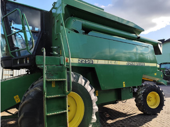 Combine harvester JOHN DEERE 2256