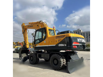 Wheel excavator HYUNDAI