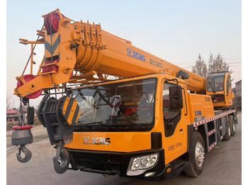 Crane truck