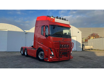 Tractor unit VOLVO FH16 750