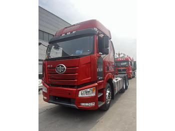 Tractor unit SINOTRUK