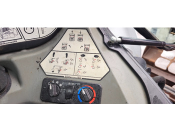 Skid steer loader BOBCAT S570: picture 5