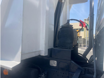 Tipper MERCEDES-BENZ Actros 3341: picture 4