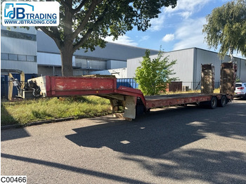 Low loader semi-trailer