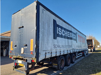Curtainsider semi-trailer