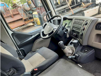 Interior photo 2: Cab chassis truck Renault MIDLUM 220