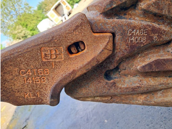 Attachment for Construction machinery Rippertooth OQ80: picture 2