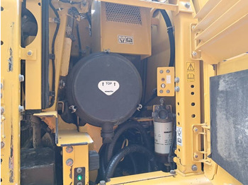 Crawler excavator Komatsu HB365LC-3 Hybrid: picture 4