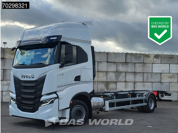 Container transporter/ Swap body truck IVECO S-WAY