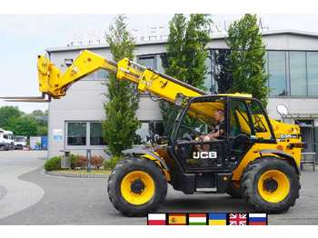 Telescopic wheel loader JCB