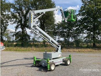 Articulated boom SKYJACK