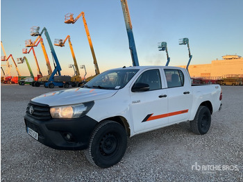 Pickup truck TOYOTA Hilux