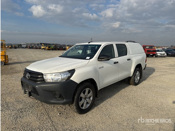 Pickup truck TOYOTA Hilux