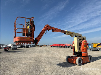 Articulated boom JLG