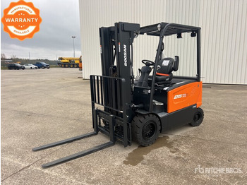 Electric forklift DOOSAN