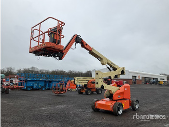 Articulated boom JLG