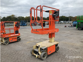 Vertical mast lift JLG