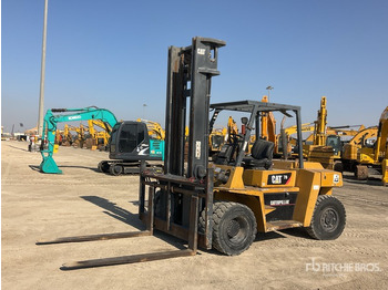 Diesel forklift CATERPILLAR DP