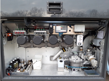 Interior photo 1: Tank truck VOLVO FM