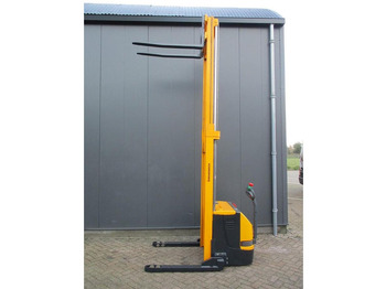 Pallet truck JUNGHEINRICH
