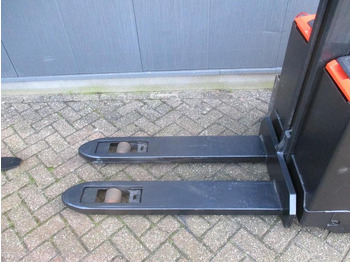 Stacker Toyota SWE 080L: picture 4