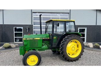 Farm tractor JOHN DEERE 2040