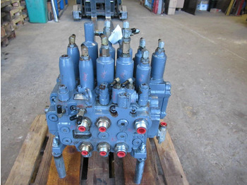 Hydraulic valve NEW HOLLAND