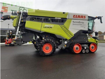 Combine harvester CLAAS Lexion