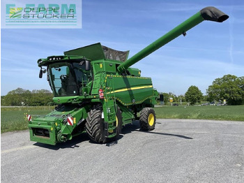 Combine harvester JOHN DEERE T560