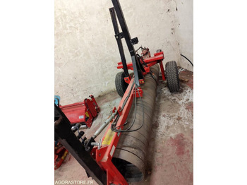 Garden equipment ROULEAU QUIVOGNE RSR 300 TRES PEU SERVI ANNEE 2003: picture 2 Garden equipment ROULEAU QUIVOGNE RSR 300 TRES PEU SERVI ANNEE 2003: picture 2