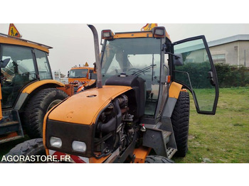 Farm tractor RENAULT