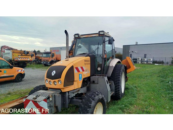 Farm tractor RENAULT